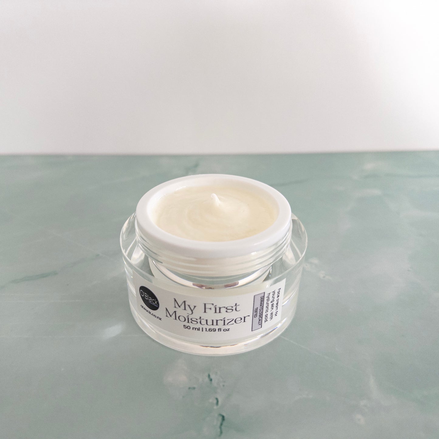 Lightweight spreadable gentle face cream NZ product
