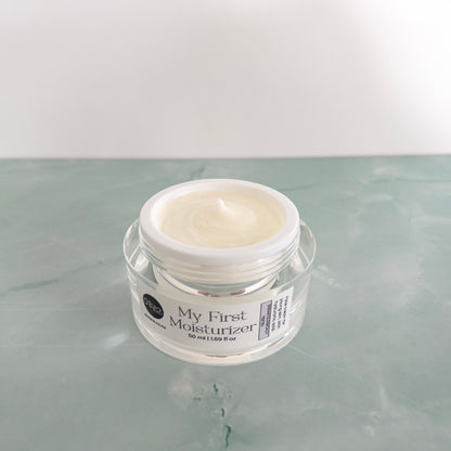 Lightweight spreadable gentle face cream NZ product